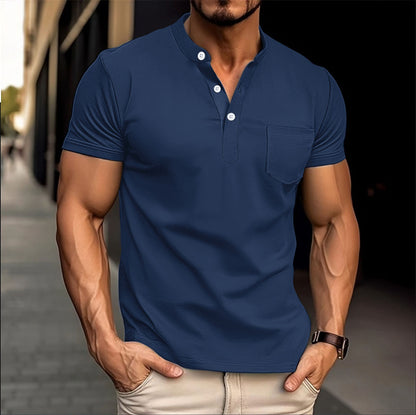 Polo pour hommes avec un col moderne et des détails de boutons Chic und Stil