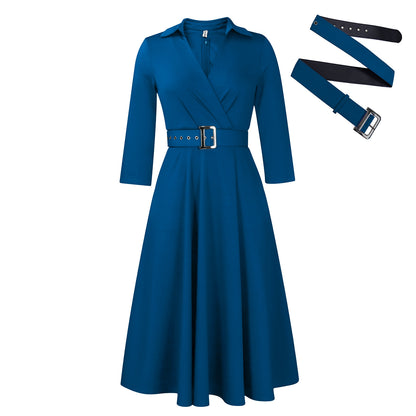 Robe portefeuille pour femmes avec ceinture cintrée et jupe évasée Chic und Stil