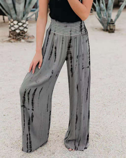 Wide pleated pants for ladies with elastic waistband and trendy pattern Chic und Stil
