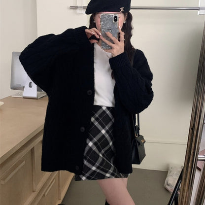 Dames grosse tricot cardigan avec un élégant motif en torsades et des détails de boutons confortables Chic und Stil