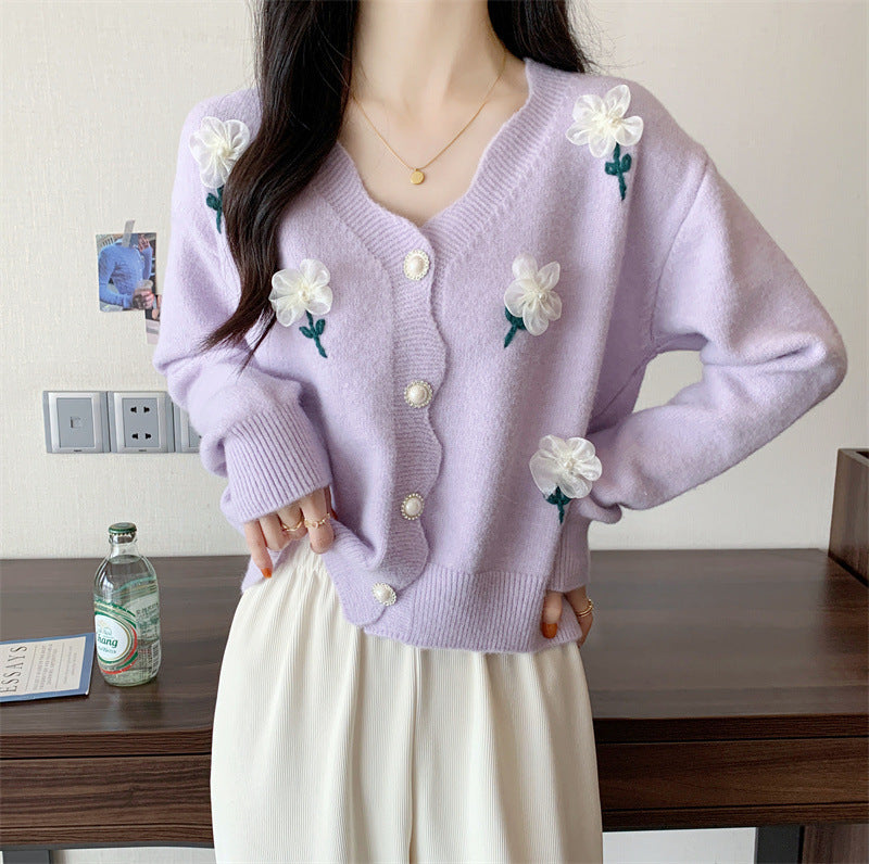 Bouton de cardigan féminin ludique avec broderie florale et boutons en perles Chic und Stil