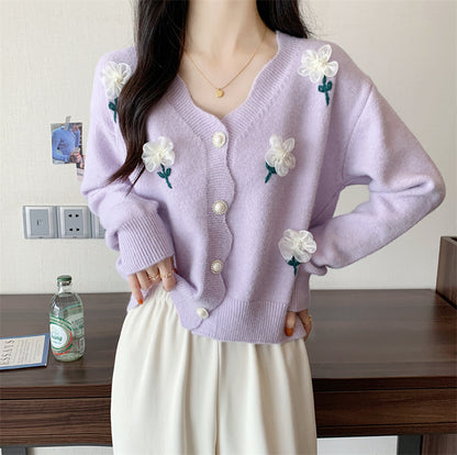 Bouton de cardigan féminin ludique avec broderie florale et boutons en perles Chic und Stil