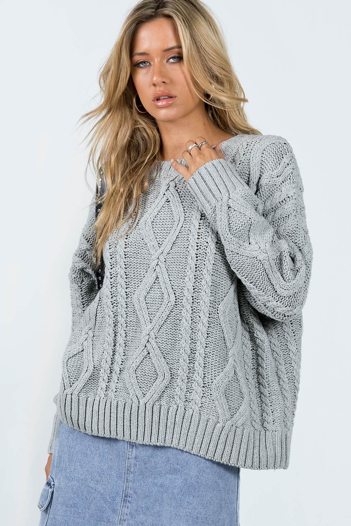 Pull femme en grosse maille avec des manches volumineuses et un motif torsadé classique Chic und Stil