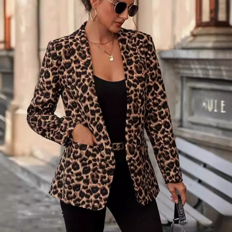 Blazer femme à la mode en design léopard avec coupe slim Chic und Stil