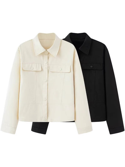 Trendy utility jacket for ladies with large pockets and fashionable cut Chic and Style