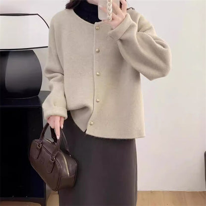 Cardigan en tricot douillet pour femmes avec de jolis boutons et une coupe ample Chic und Stil