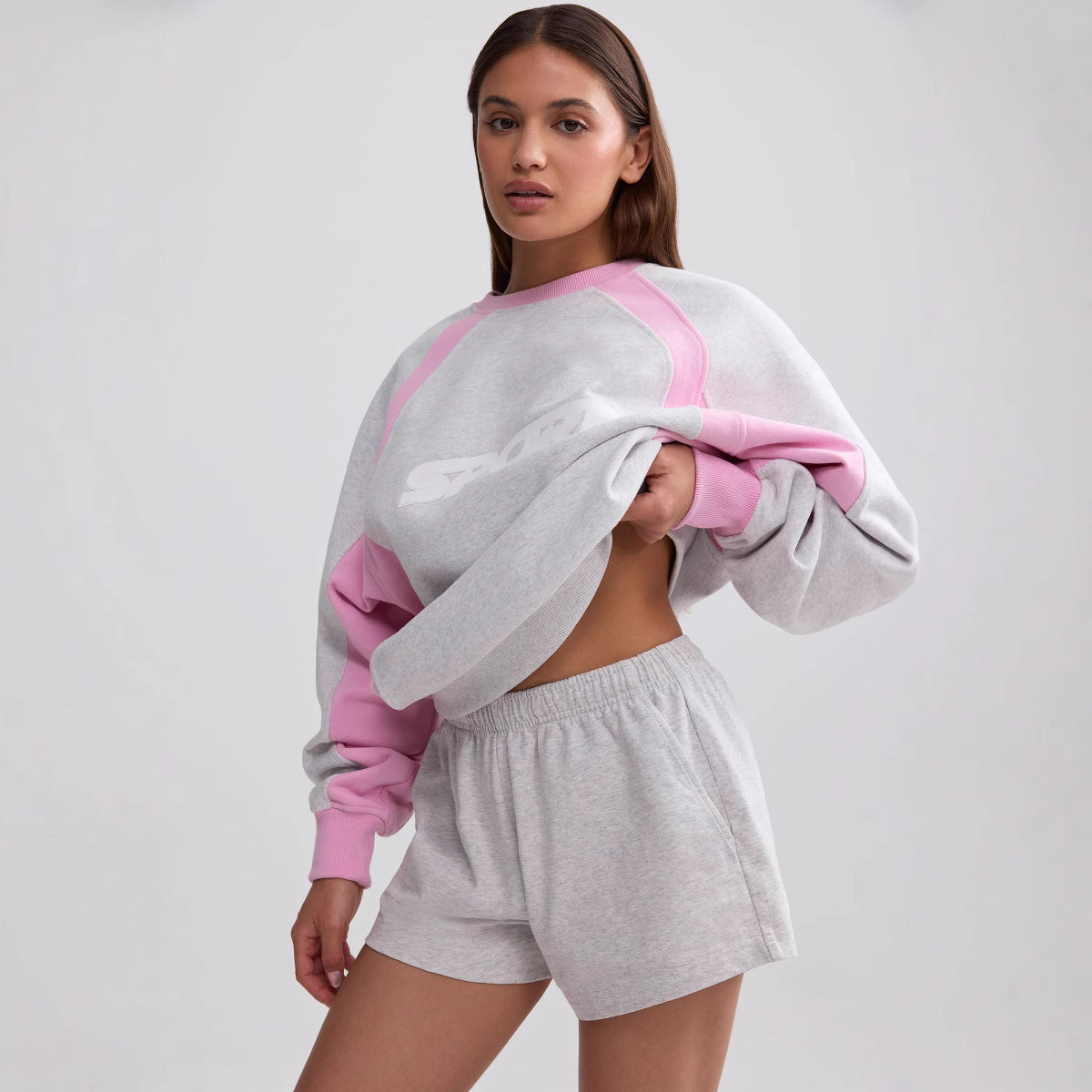 Ensemble de sweat-shirt sportif et de shorts pour femmes Chic und Stil