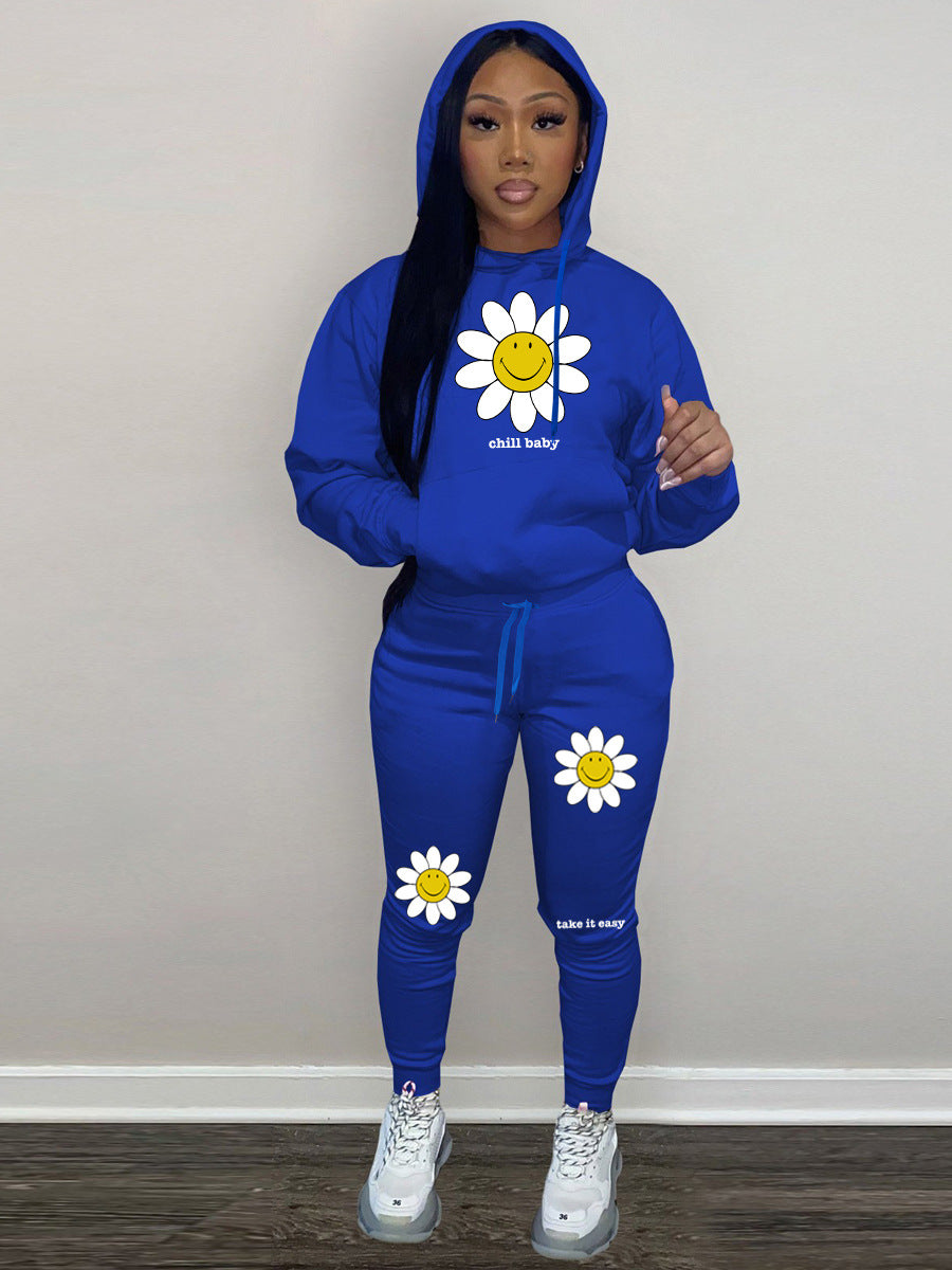 Hoodie and jogging pants set for women with cheerful floral pattern Chic and Style