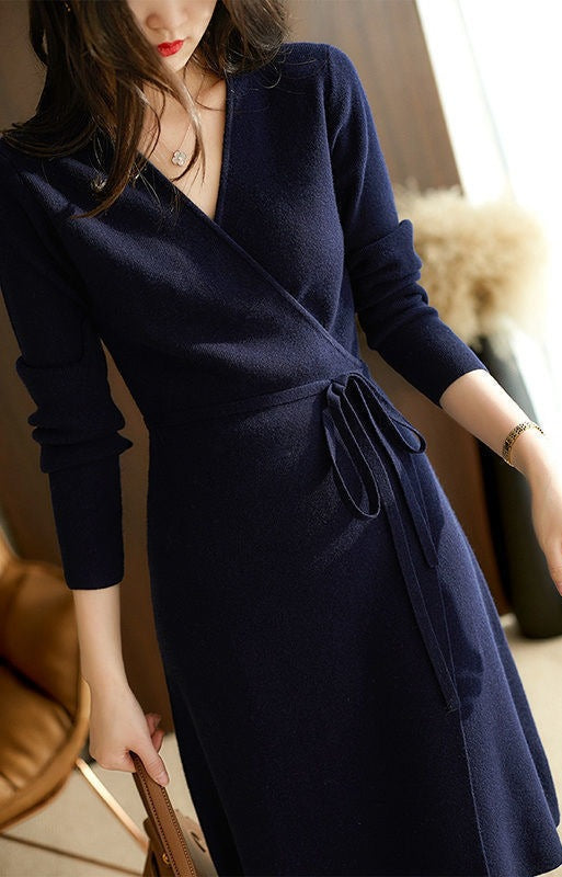 Robe portefeuille pour femmes à manches longues et cordon élégant à la taille Chic und Stil