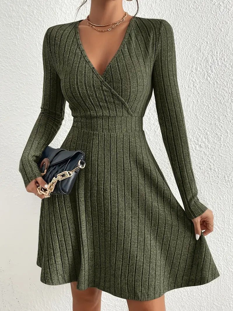 Robe portefeuille pour femmes avec manches longues et texture côtelée Chic und Stil