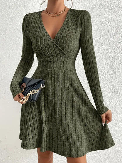 Robe portefeuille pour femmes avec manches longues et texture côtelée Chic und Stil