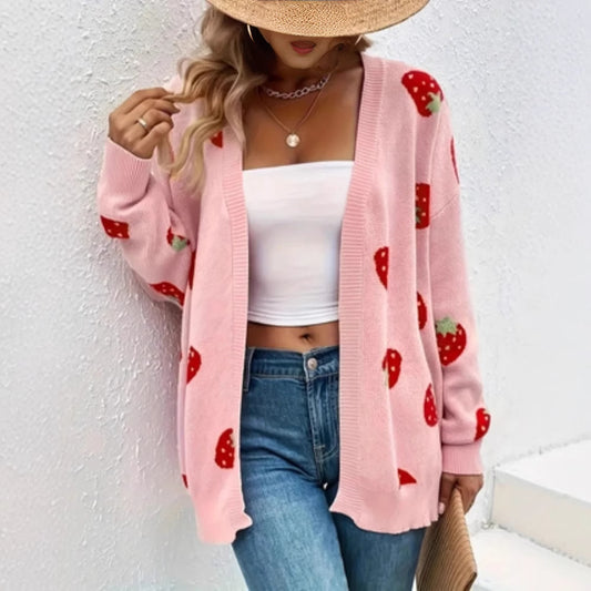Veste tricotée pour femmes avec un motif de fraises joyeux et un matériau doux Chic und Stil