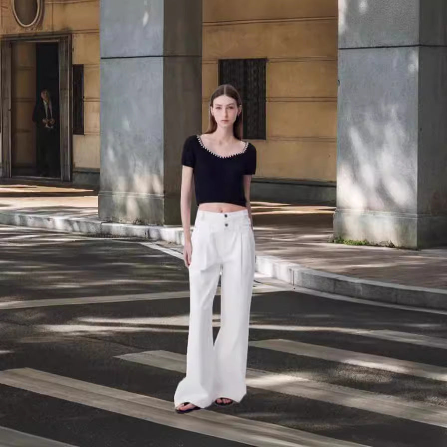 Dames Haut de crop à la mode avec un élégant col rond et des détails de boutons décoratifs Chic und Stil