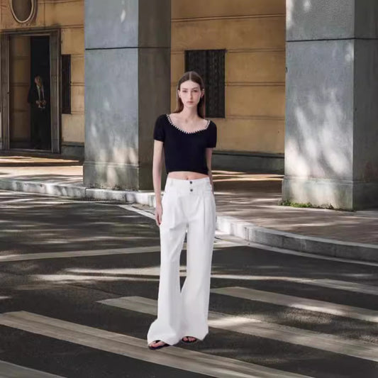 Dames Haut de crop à la mode avec un élégant col rond et des détails de boutons décoratifs Chic und Stil