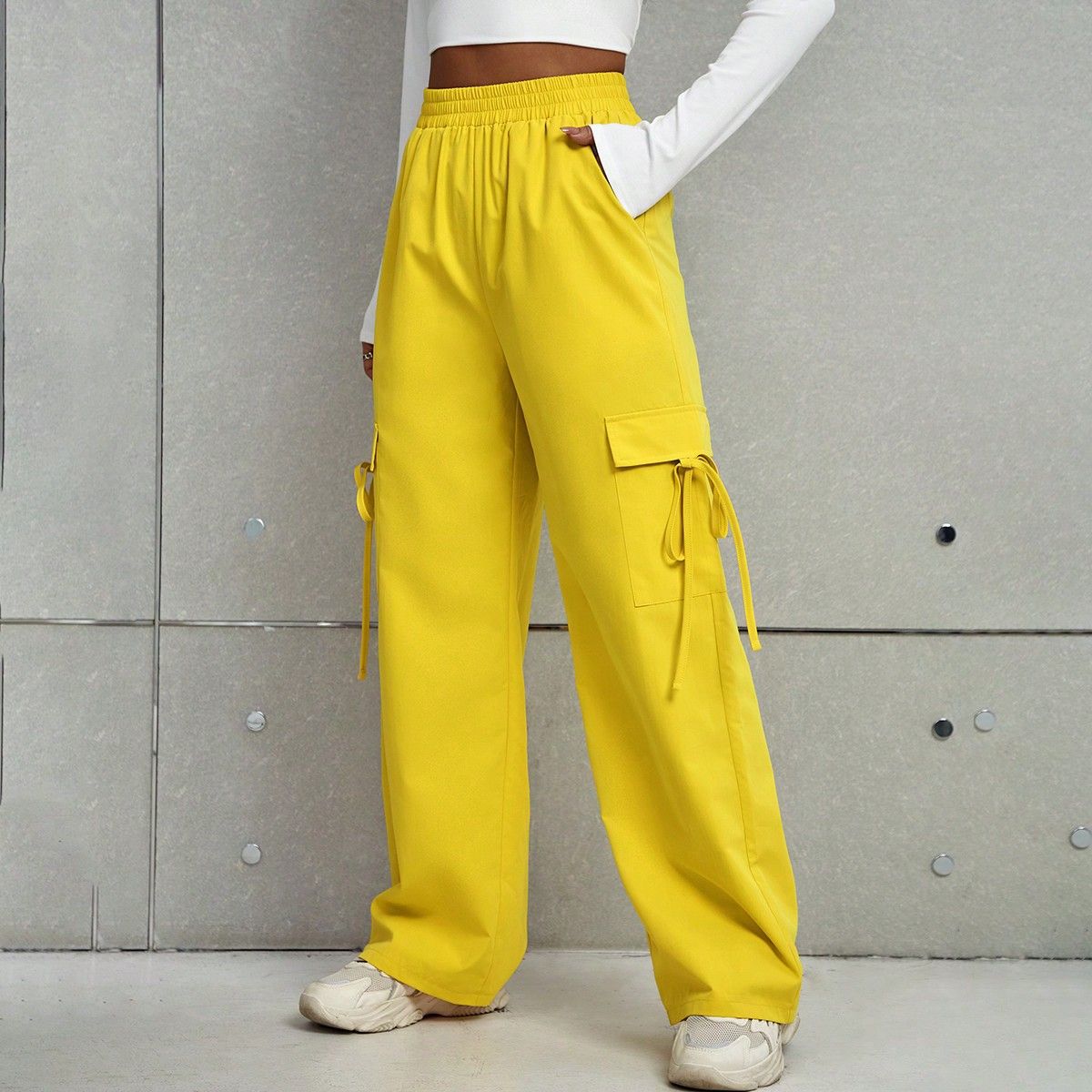 Pantalon cargo pour dames avec poches latérales et taille élastique Chic und Stil
