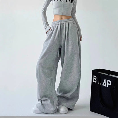 Wide sweatpants for women with elastic waistband and relaxed fit Chic and Style