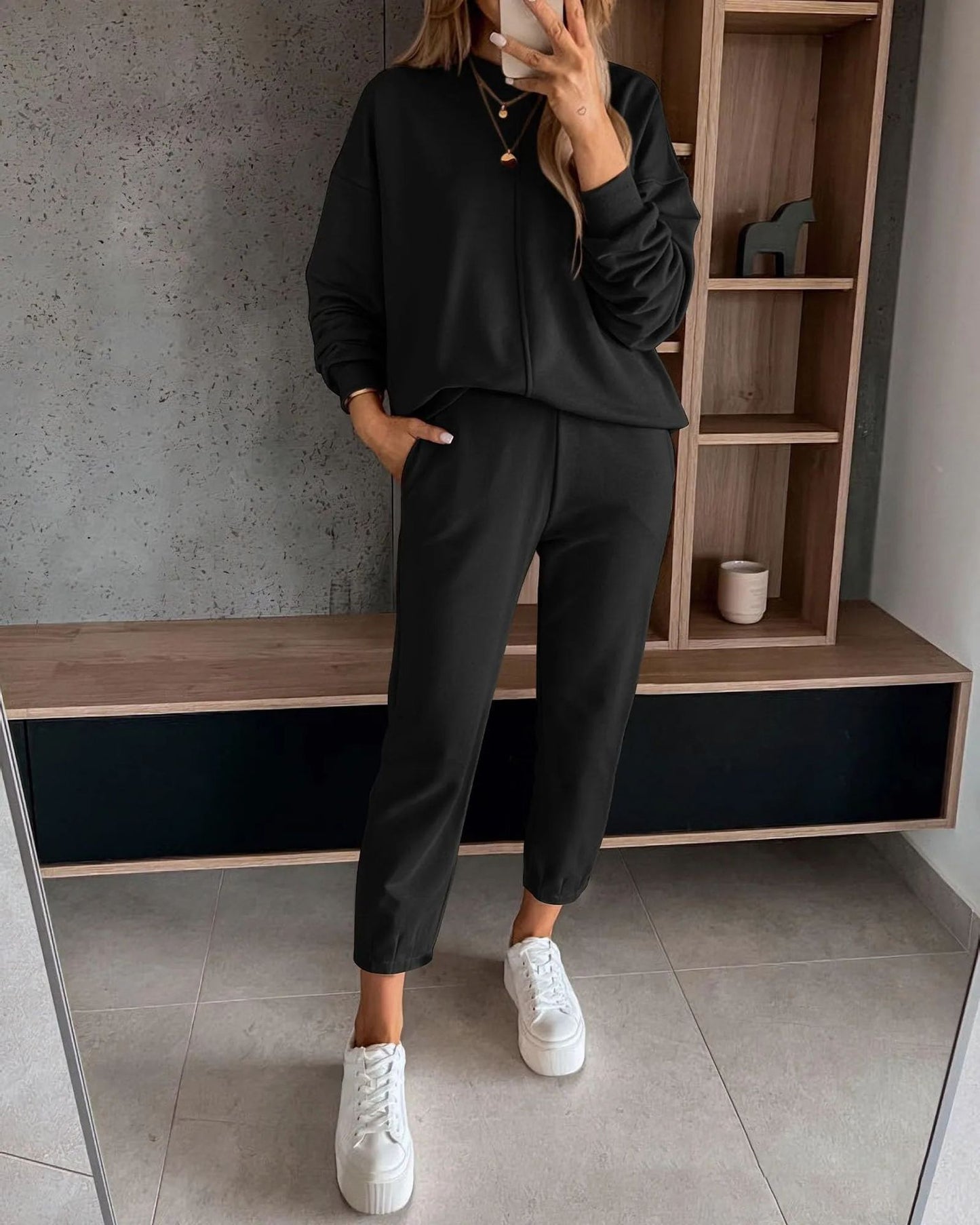 Chic and Style women's casual sweatshirt and jogger pants set