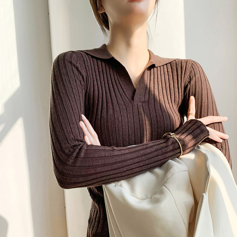 Pull en maille côtelée pour femmes avec col et décolleté en V Chic und Stil