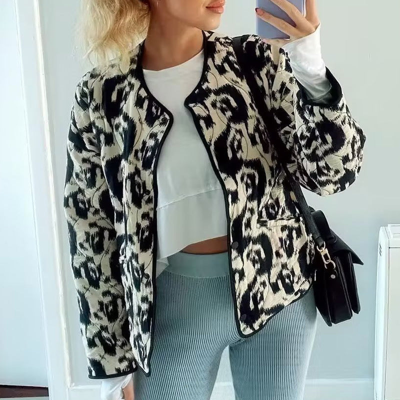 Chemise overshirt à carreaux pour femmes avec des détails contrastants et une coupe décontractée Chic und Stil