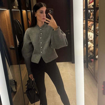 Dames cardigan à la mode avec des boutons frappants Chic und Stil