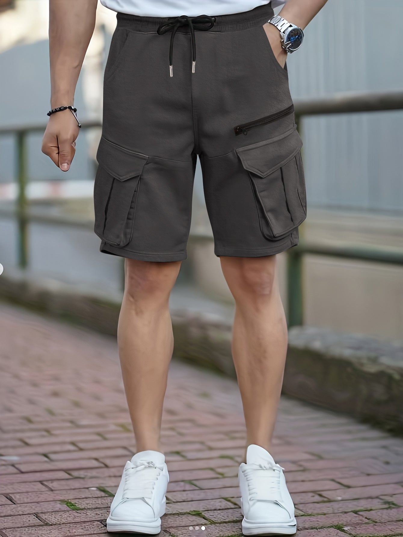 Shorts utilitaires style cargo pour hommes avec design à poches multiples Chic und Stil