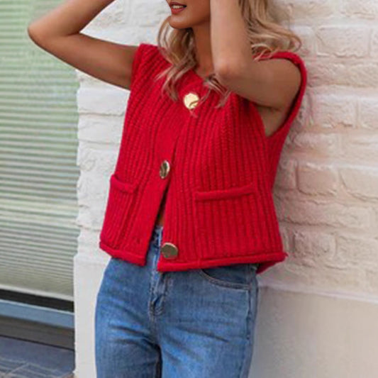 Gilet en tricot pour femmes avec des boutons décoratifs et des poches pratiques Chic und Stil