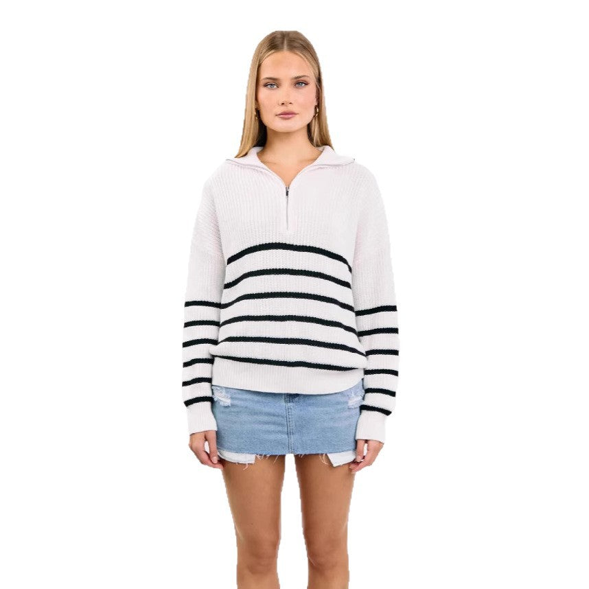 Pull en tricot sportif pour femmes avec demi-zip et motif rayé Chic und Stil