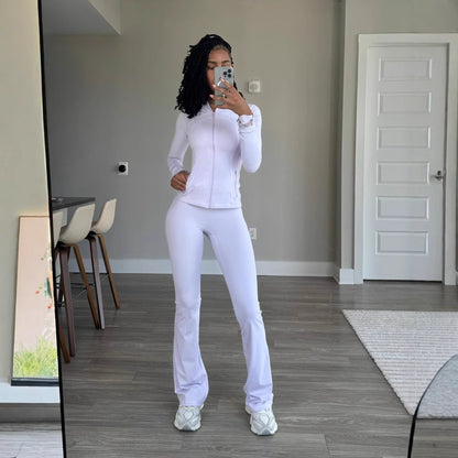 Women's athletic set with zip-up long sleeve top and flared pants Chic und Stil