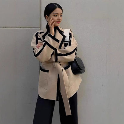 Blazer-kimono tendance pour femmes avec ceinture et détails contrastés Chic und Stil