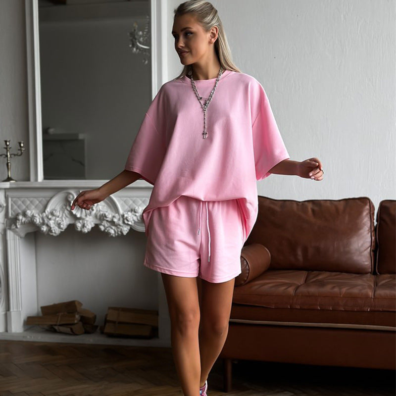 Casual lounge set for women with oversized t-shirt and shorts Chic und Stil