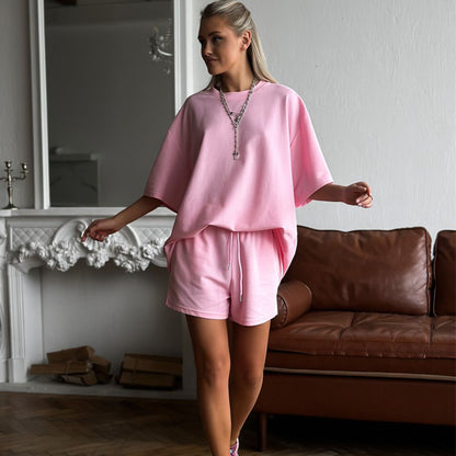 Casual lounge set for women with oversized t-shirt and shorts Chic und Stil
