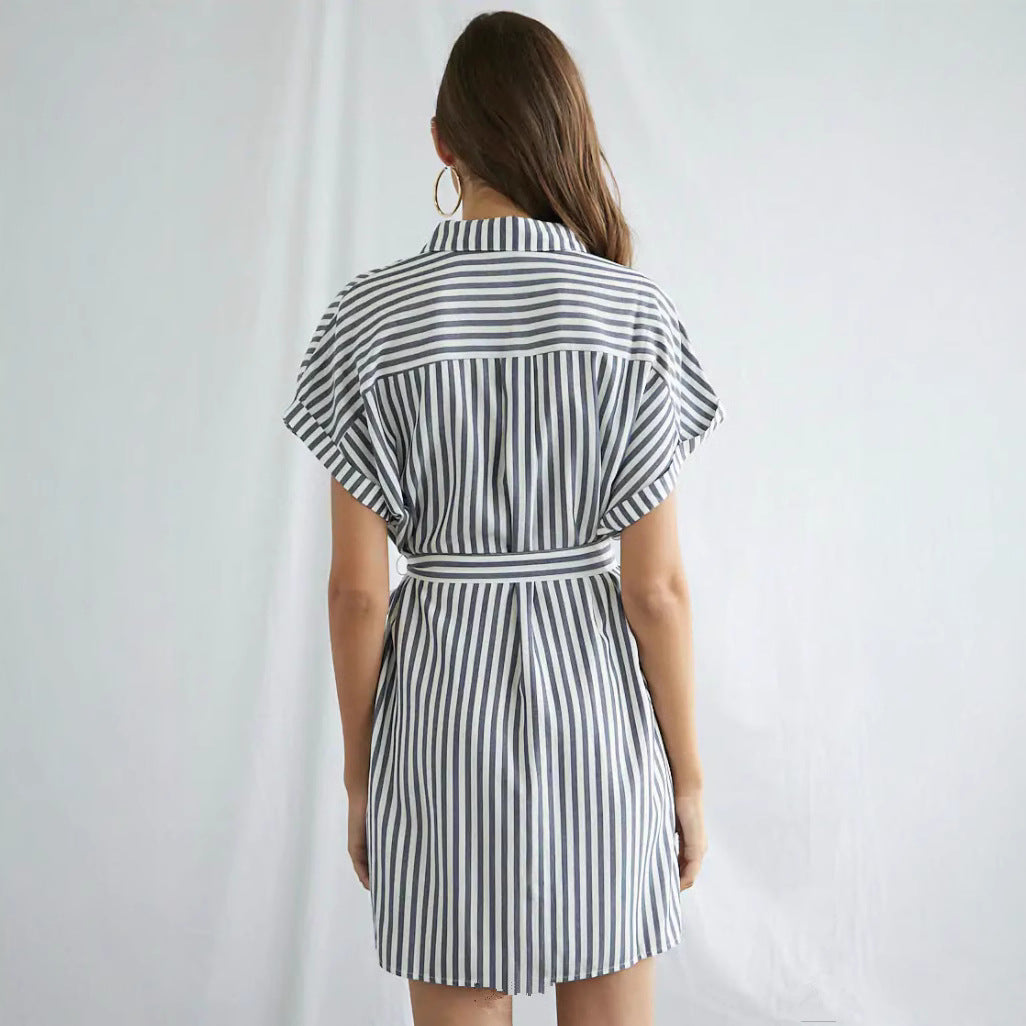 Robe chemise rayée pour femmes avec ceinture à la taille Chic und Stil