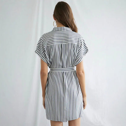 Robe chemise rayée pour femmes avec ceinture à la taille Chic und Stil