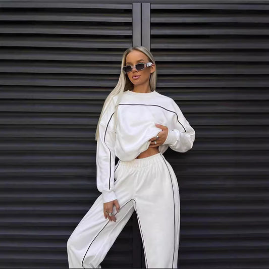 Urban sporty loungewear set for women with cropped sweatshirt and elastic pants Chic and Style