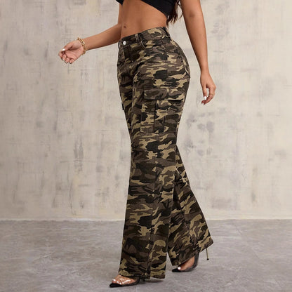 Pantalon cargo pour femmes à coupe ample avec motif camouflage et taille haute Chic und Stil