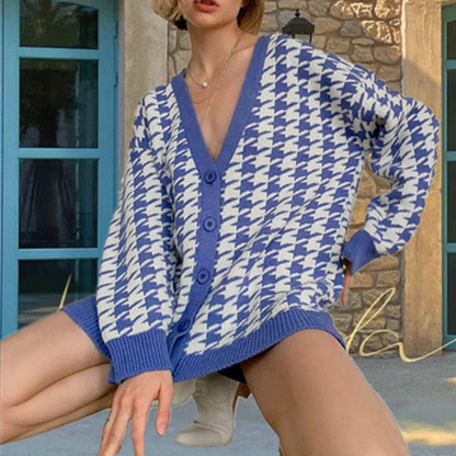 Damen Grosstrickjacke mit modernem Karomuster und großen Knöpfen Chic und Stil