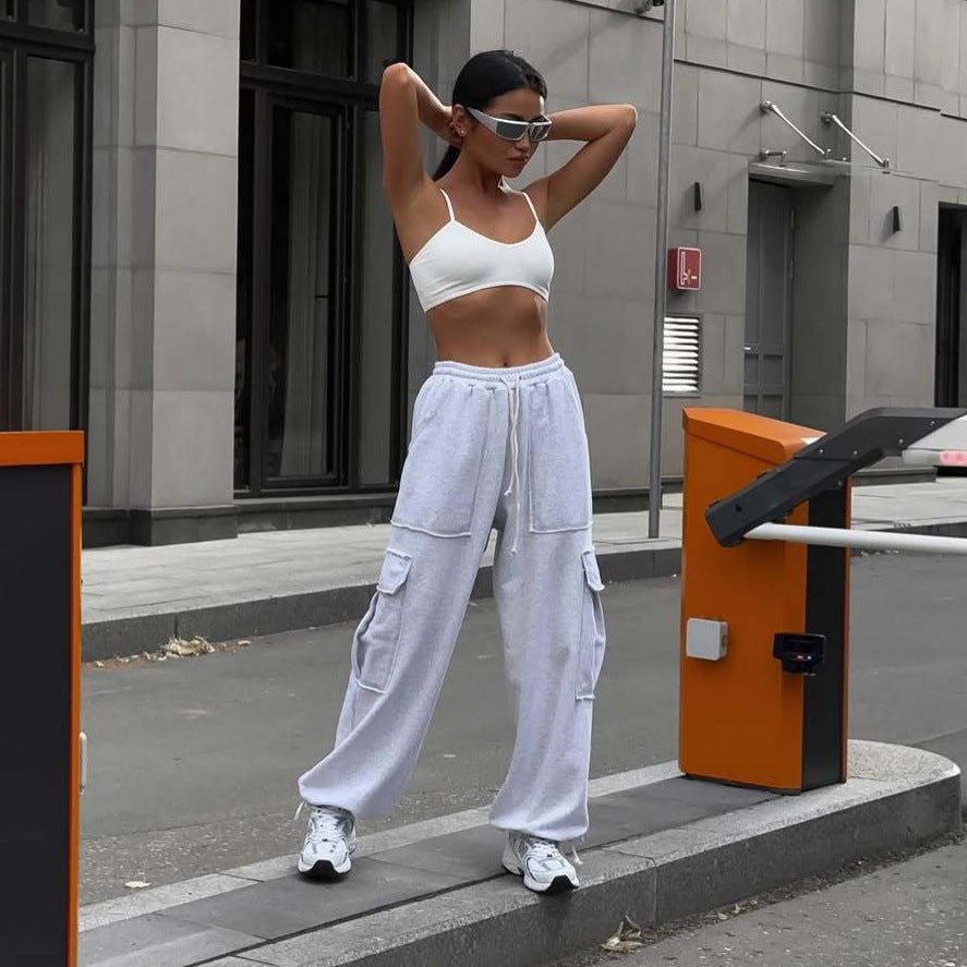 Casual cargo pants for women with a loose fit and practical pockets Chic and Style