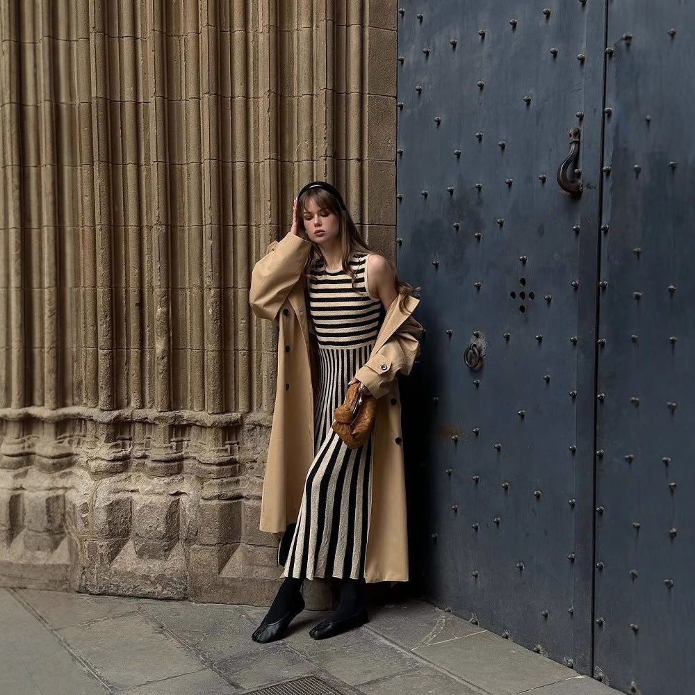 Robe maxi pour femmes avec motif à rayures asymétriques et élégante bordure à volants Chic und Stil