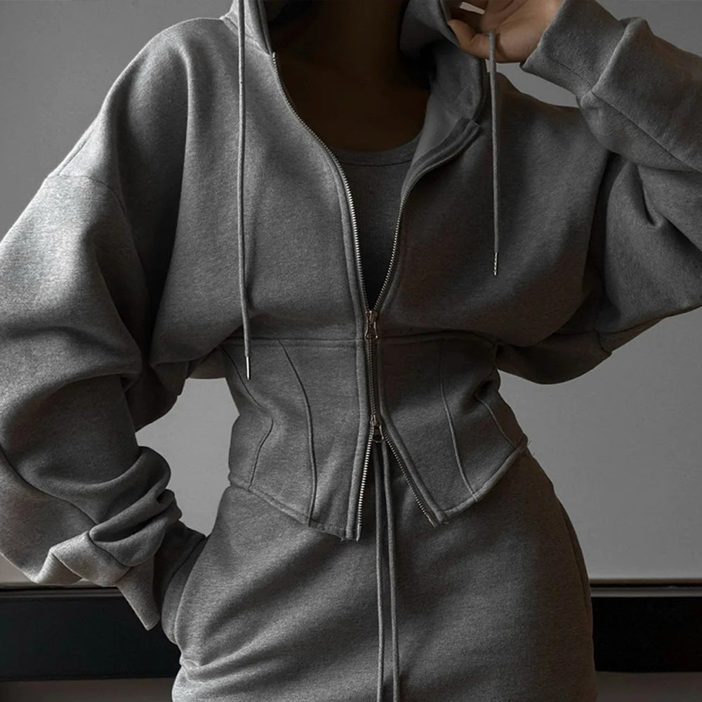 Pull à capuche designer femme avec une coupe cintrée et un port confortable Chic und Stil