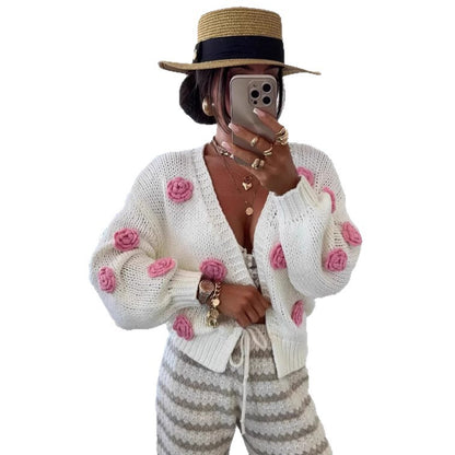 Dames confortable cardigan en tricot avec des applications de fleurs ludiques Chic und Stil