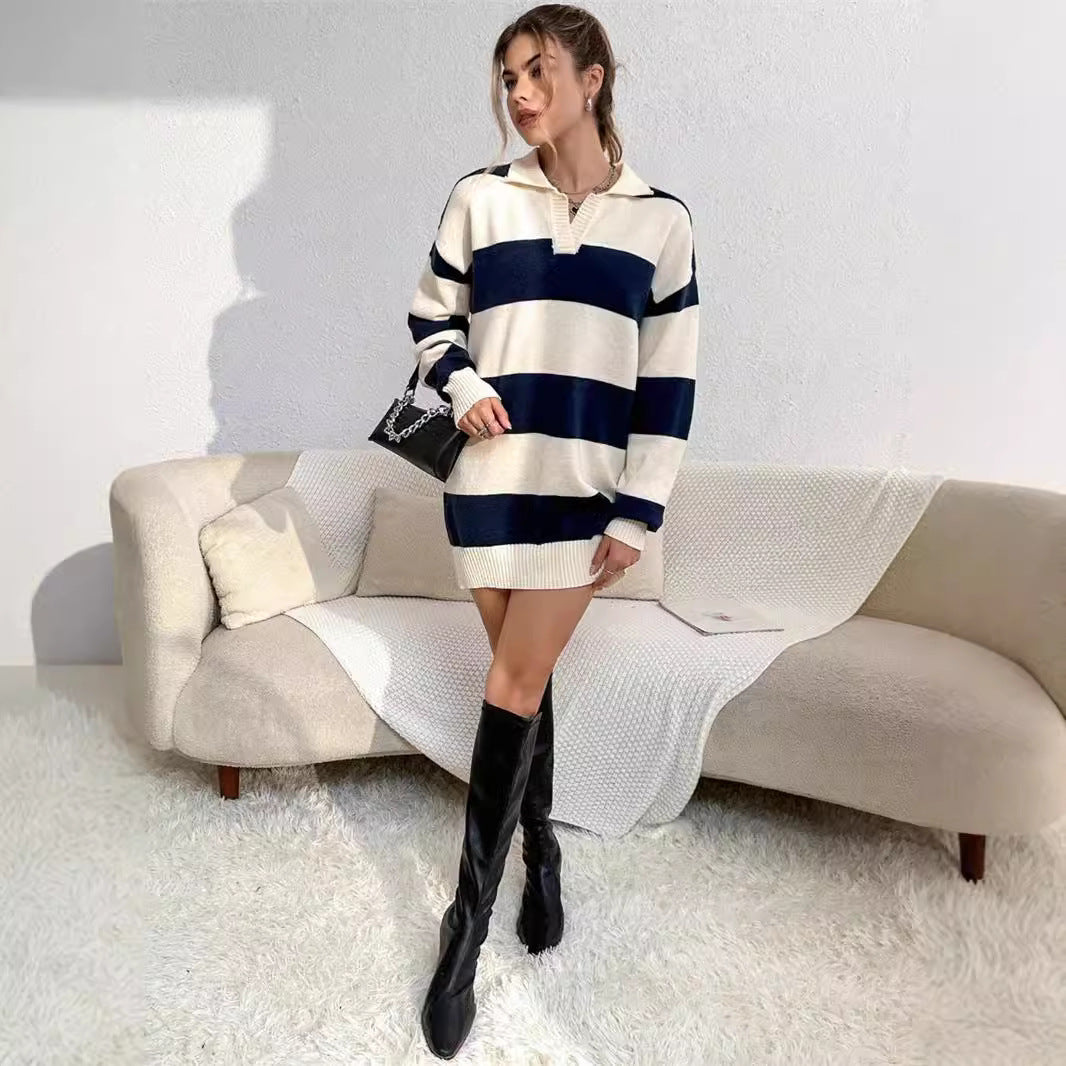 Robe pull pour femmes avec motif rayé moderne et patte de boutonnage riche en détails Chic und Stil