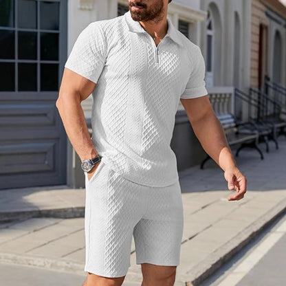 Chemise polo courte pour hommes à la mode avec design en structure imprégné et shorts assortis Chic und Stil