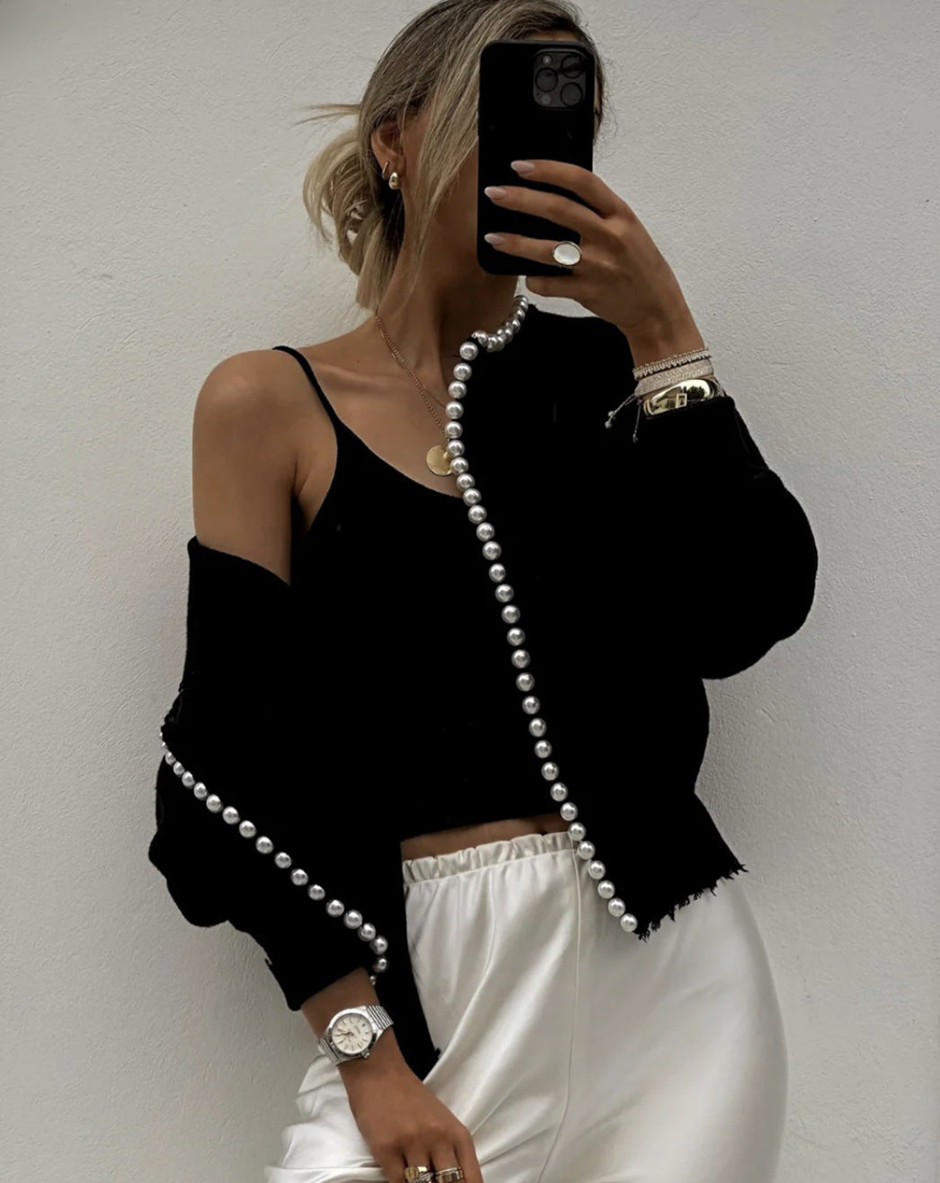 Veste en tricot pour femmes avec des embellissements en perles frappants et un design ouvert Chic und Stil