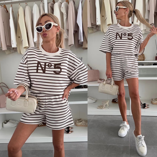 Ensemble de shorts à rayures pour dames avec coupe oversize tendance Chic und Stil