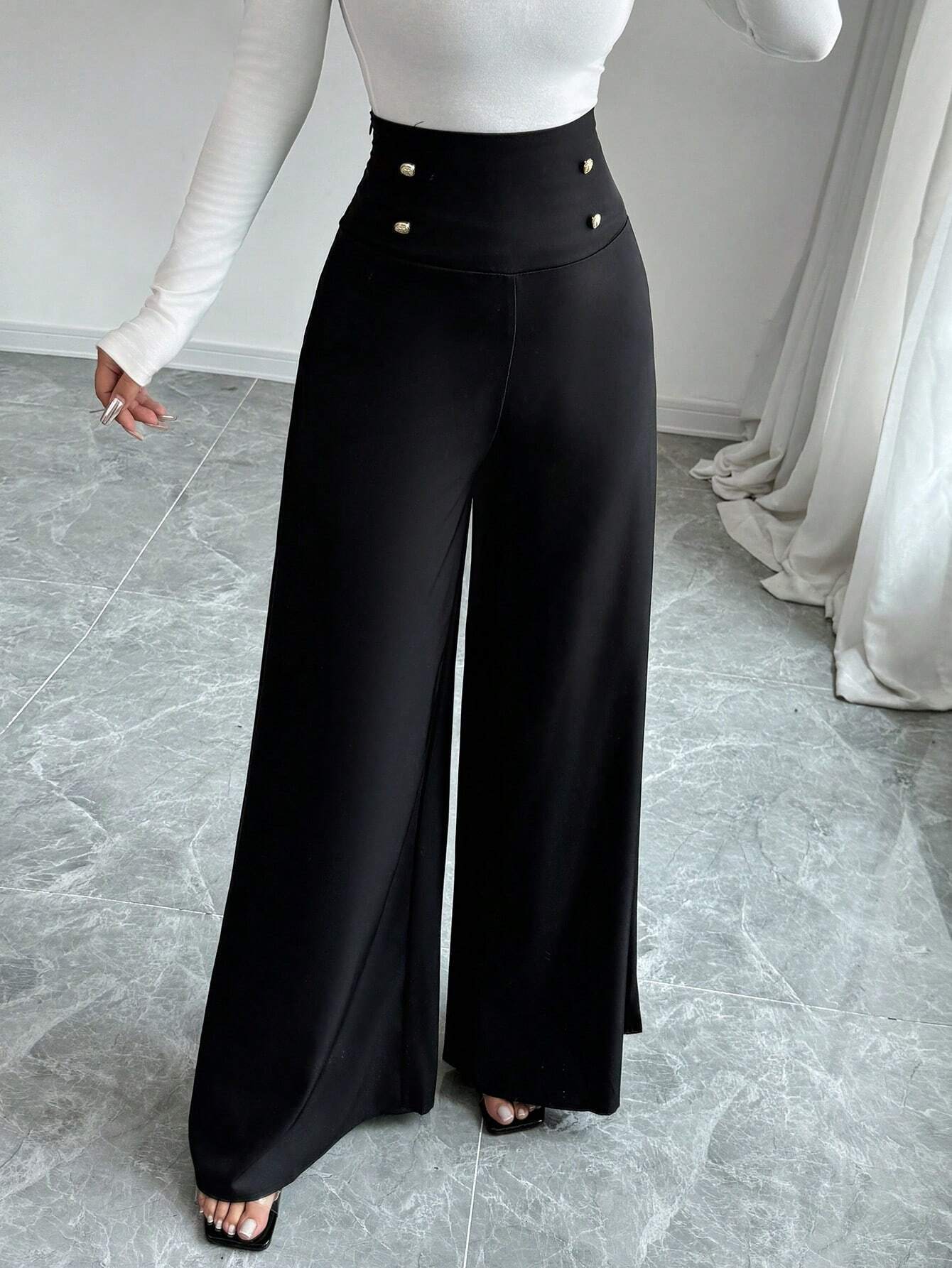High-waisted palazzo pants for women with decorative buttons Chic and Style