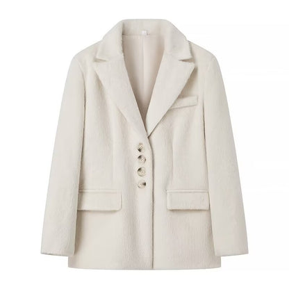 Blazer élégant pour femmes avec douce fourrure et détails décoratifs en boutons Chic und Stil