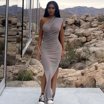 Robes élégantes pour femmes avec décolleté asymétrique et haute fente Chic und Stil