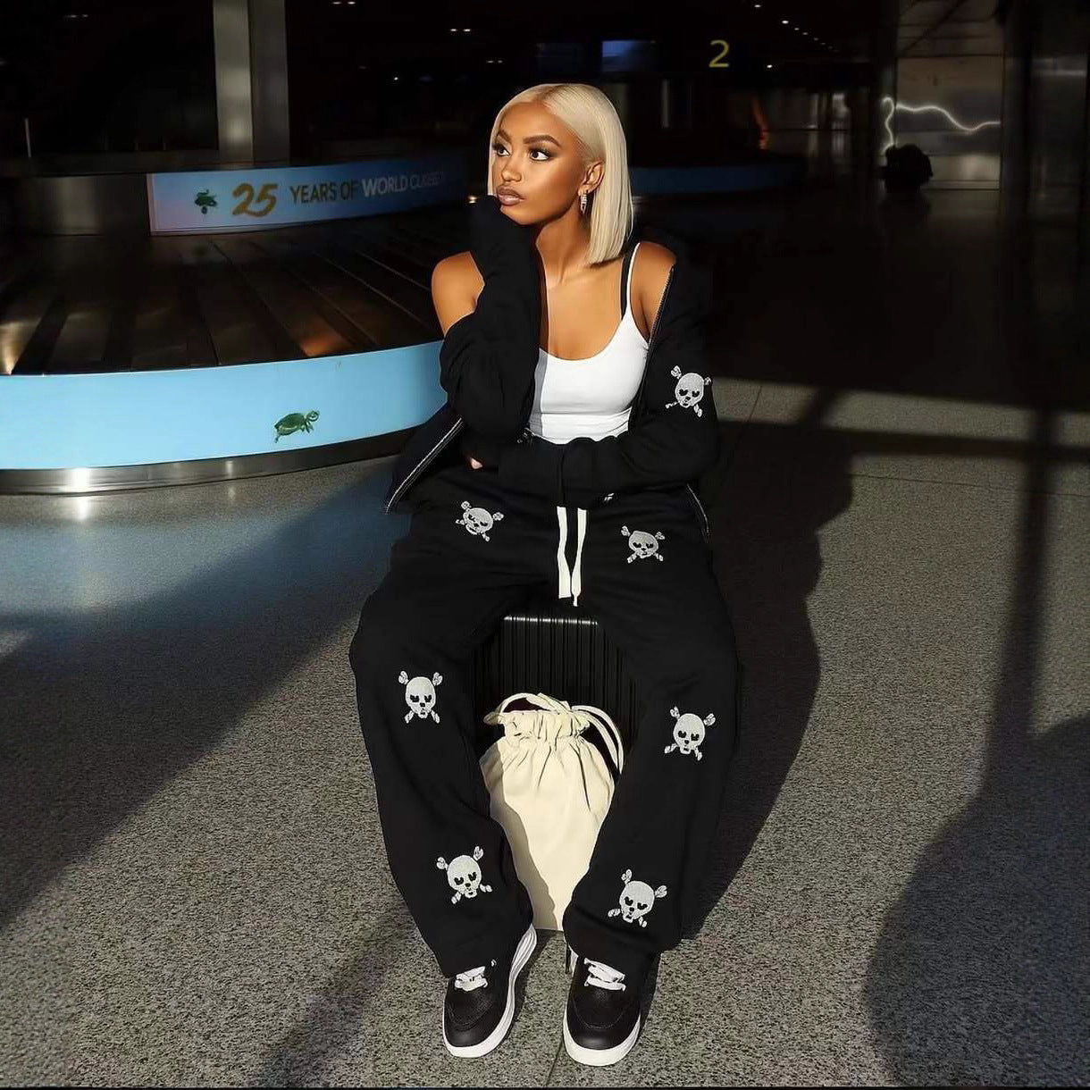 Dames Ensemble de Lounge Sportif avec Veste à Capuche et Ceinture Élastique Chic und Stil