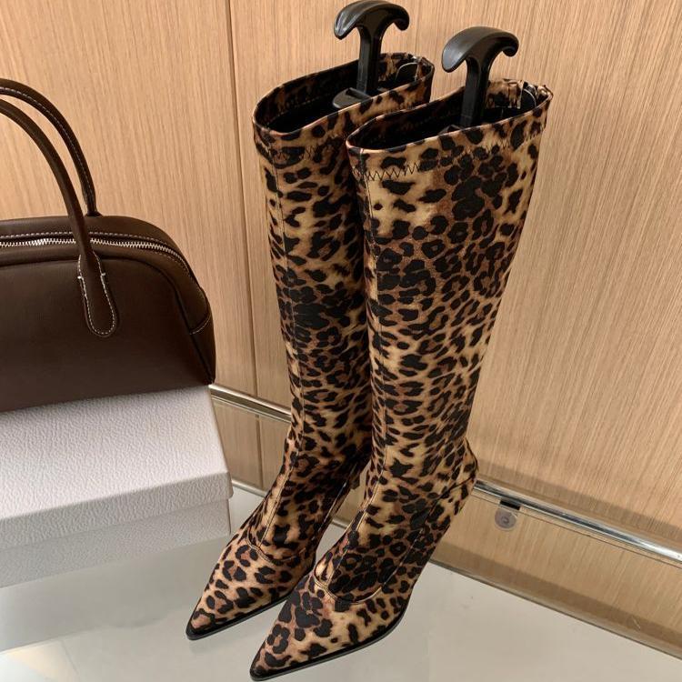 Bottes élégantes pour femmes sur cuisse en cuir de haute qualité avec talon pointu Chic und Stil