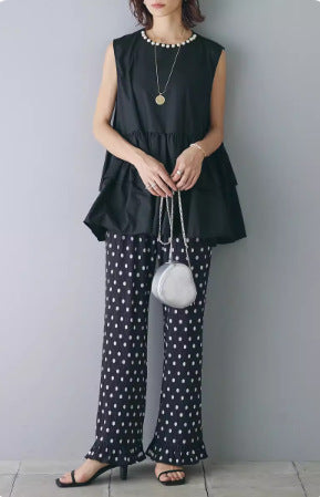 Dames Haut en peplum fluide et ensemble pantalon à pois Chic und Stil
